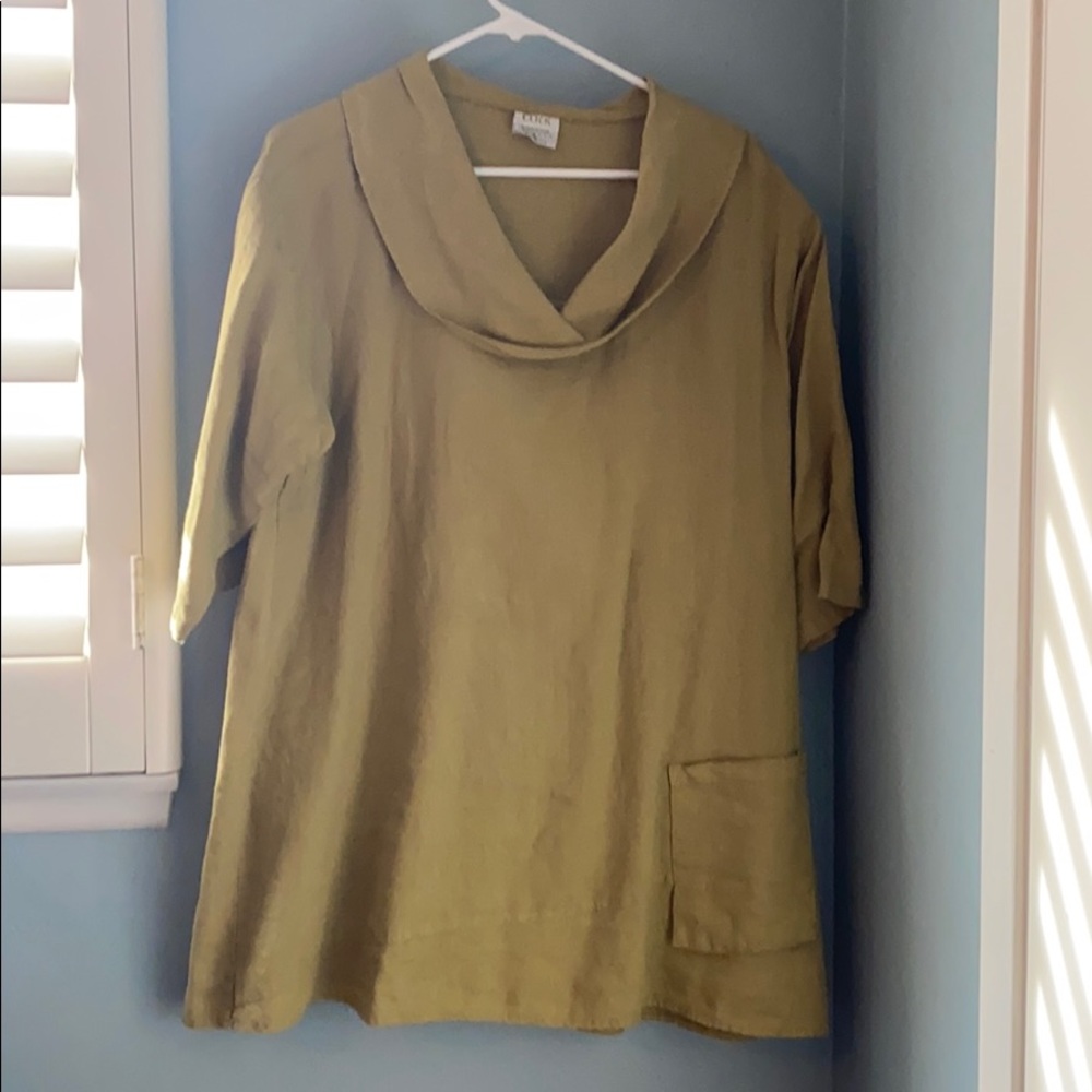 Click Green Linen top in XL